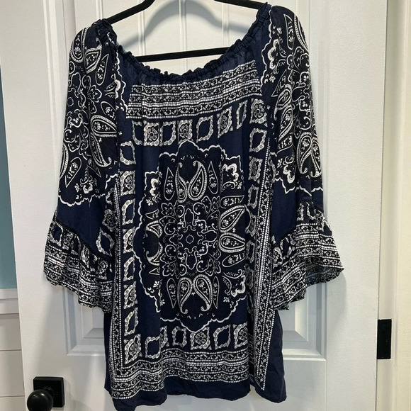 C Est 1946 Navy/White Bandanna Print Blouse w/Short Ruffled Sleeves. 18/20.‎ - Picture 3 of 6